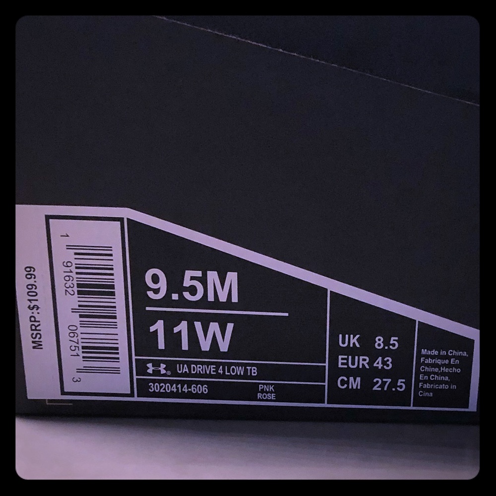 Under armour low cut basketball shoes 9.5